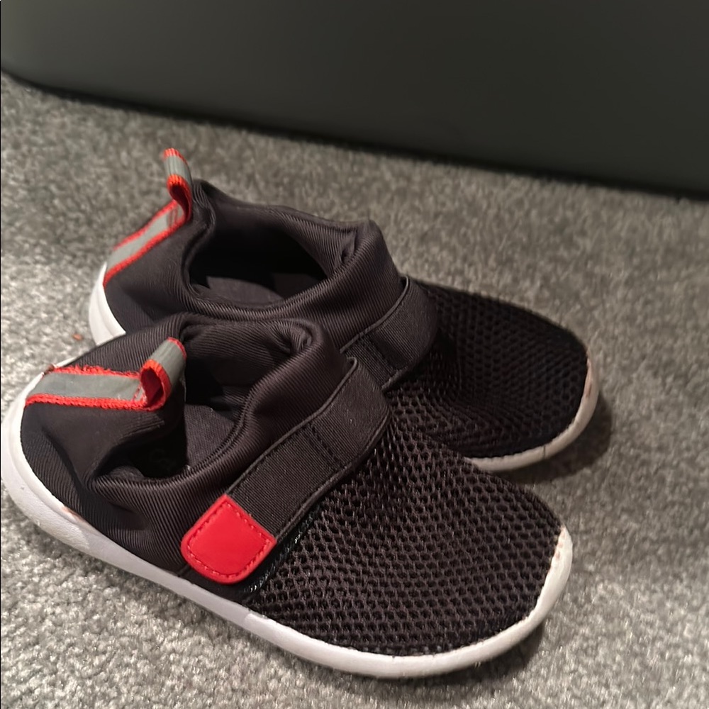 Black and Red Sneakers with Velcro Closure and Breathable Mesh